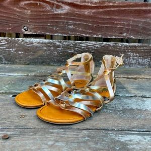 GUC Class Act Metallic Gladiator Sandals SZ 3